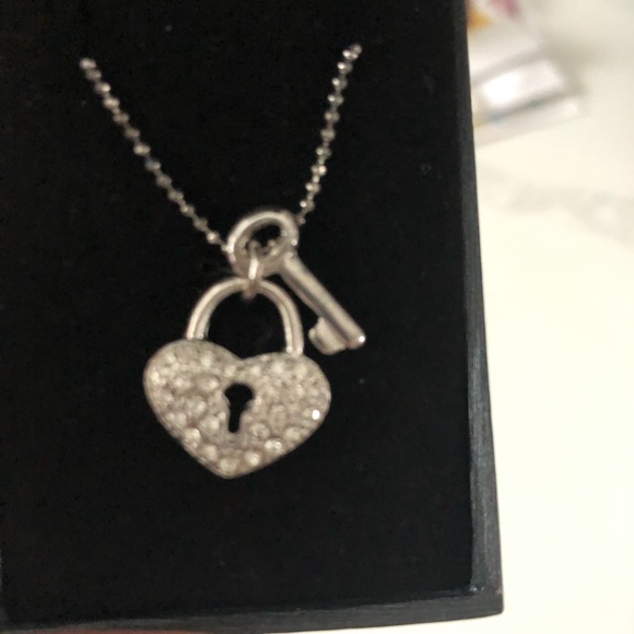Nwot heart lock and key necklace - Picture 3 of 4